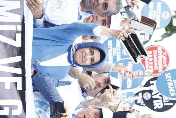 Memurlardan bakanlık önünde 'cüzdan atma' eylemi G2