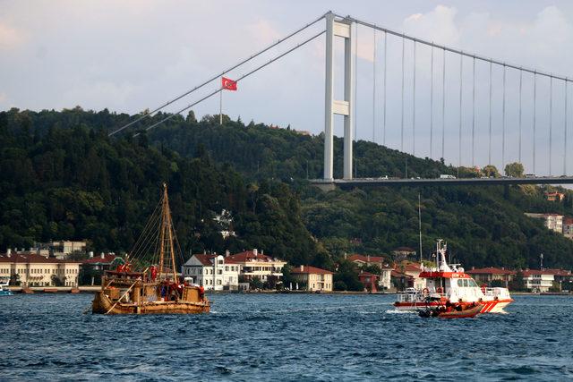 Kamıştan tekne Mısır a gitmek i&ccedil;in Boğaz dan ayrıldı 1