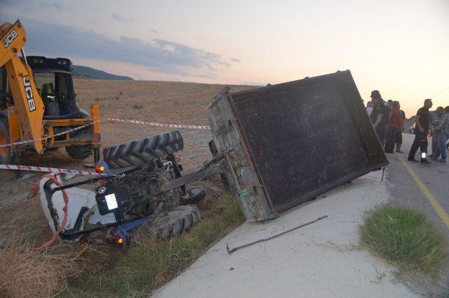 Selendi’de traktör devrildi: 1 ölü