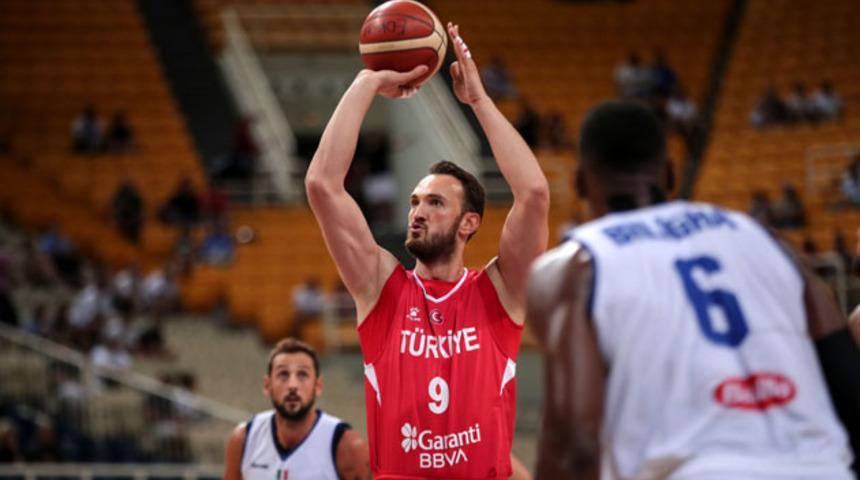 Semih Erden Pınar Karşıyaka ile 2 yıllık sözleşme imzaladı