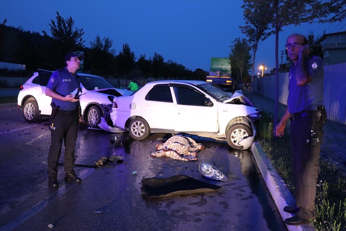Kazada ara&ccedil;tan fırlayan s&uuml;r&uuml;c&uuml; hayatını kaybetti