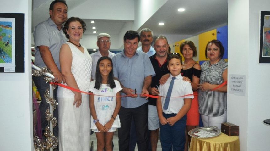 Minik Talip ilk resim sergisini a&ccedil;tı