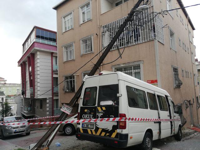 Kağıthane'de minibüs evin duvarına çarptı