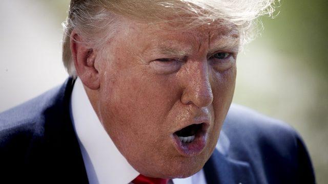 Dünya şaşkın! Trump erteledi