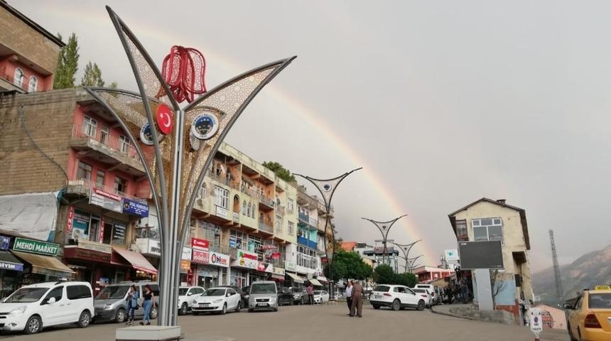 Şemdinli&rsquo;de g&ouml;kkuşağı g&uuml;zelliği