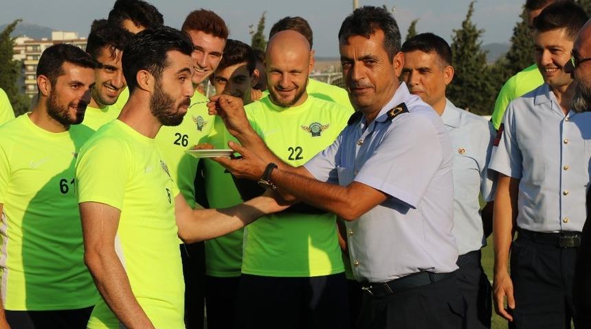 Garnizon Komutanı Şahin Akhisarspor&rsquo;a başarılar diledi