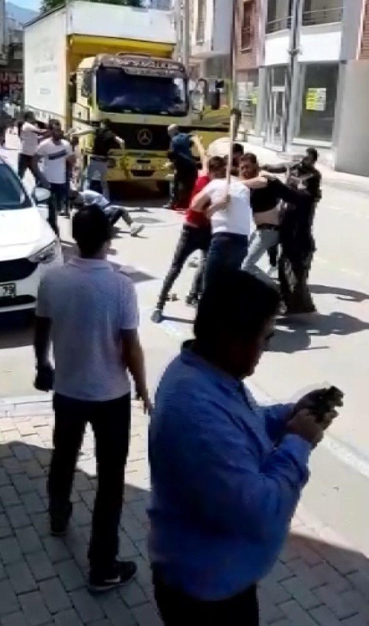 Bursa'da evlenme meselesi yüzünden kavga çıktı! Yaralılar var G4