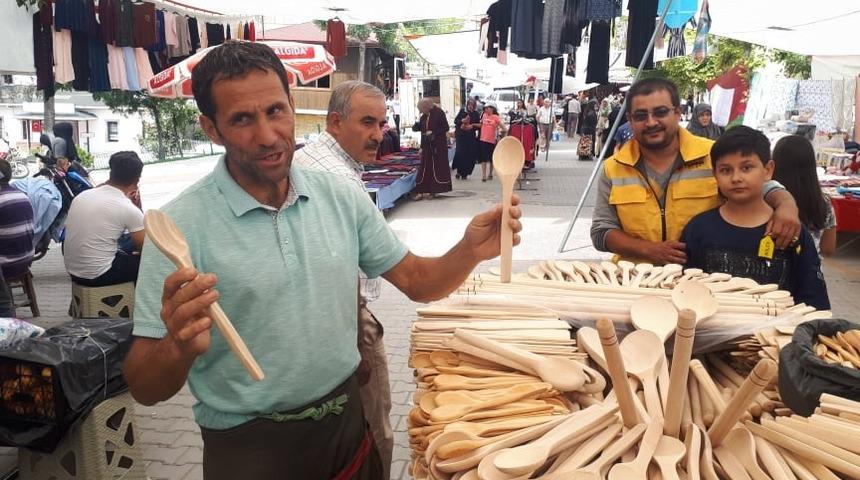 3O yıldır tahta kaşık, &ccedil;atal, kevgir &uuml;retip satarak ge&ccedil;imini sağlıyor