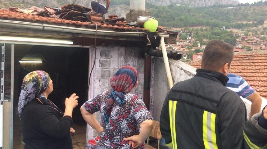 Terasta &ccedil;ıkan yangın korkuttu