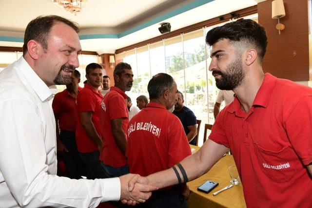 Başkan Utku Gümrükçü’den moloz ekibine teşekkür belgesi