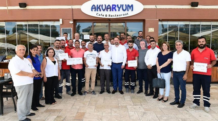 Başkan Utku G&uuml;mr&uuml;k&ccedil;&uuml;&rsquo;den moloz ekibine teşekk&uuml;r belgesi