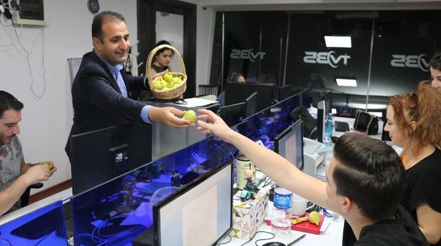 İzmir basınına &lsquo;bardacık&rsquo; ikramı