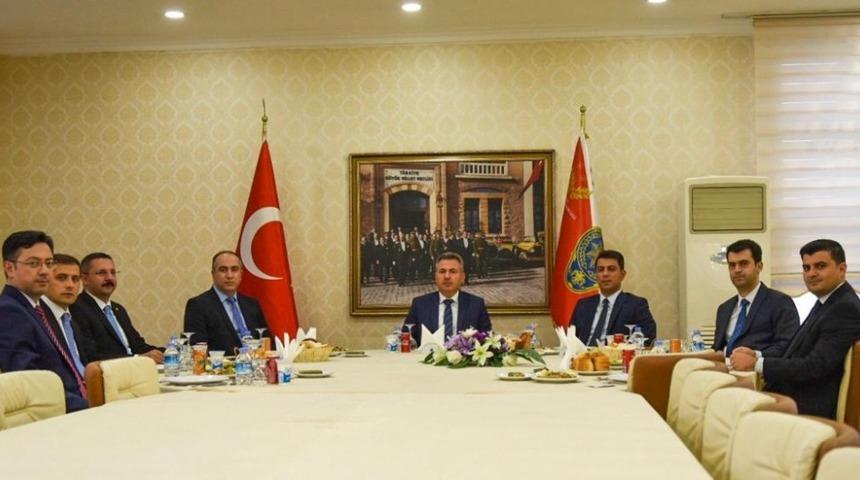 G&ouml;rev yerleri değişen Vali Yardımcısı ile Kaymakamlara veda yemeği verildi