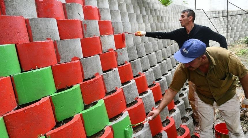 Karab&uuml;k&rsquo;te istinat duvarları rengarenk