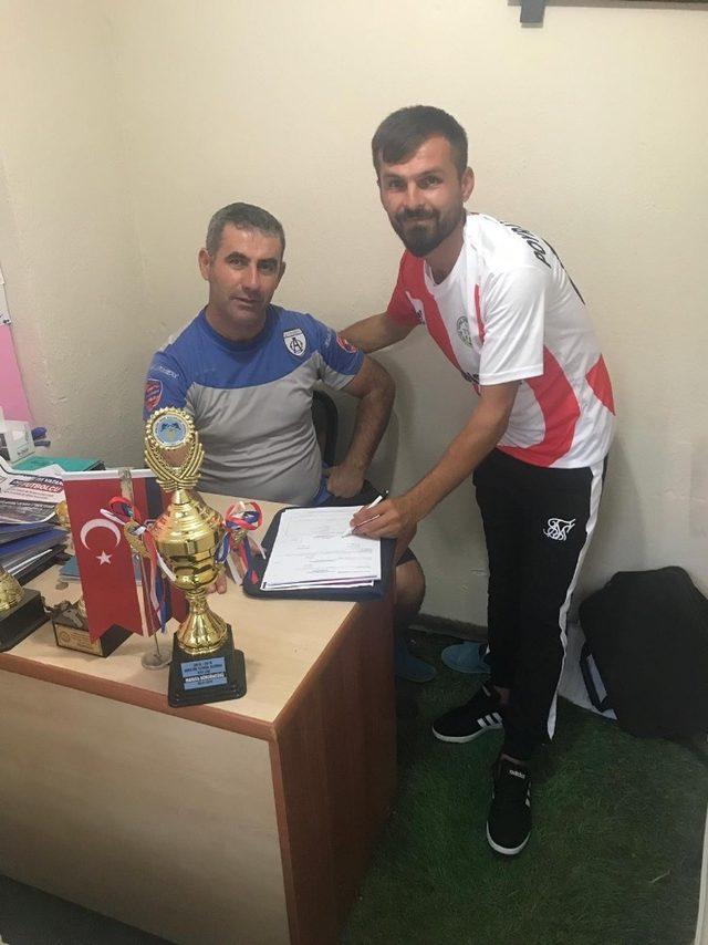 Poyrazdamlarıspor kaleci Enes Can ile sözleşme yeniledi