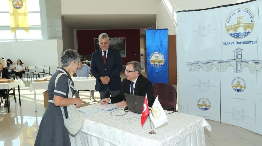 Emekli hekim İnayet Dikim Korkut, 67 yaşında &ouml;ğrenci olarak Trakya &Uuml;niversitesinde