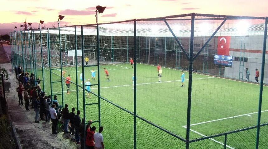 İn&ouml;n&uuml;&rsquo;de Halı Saha Turnuvaları t&uuml;m heyecanıyla devam ediyor