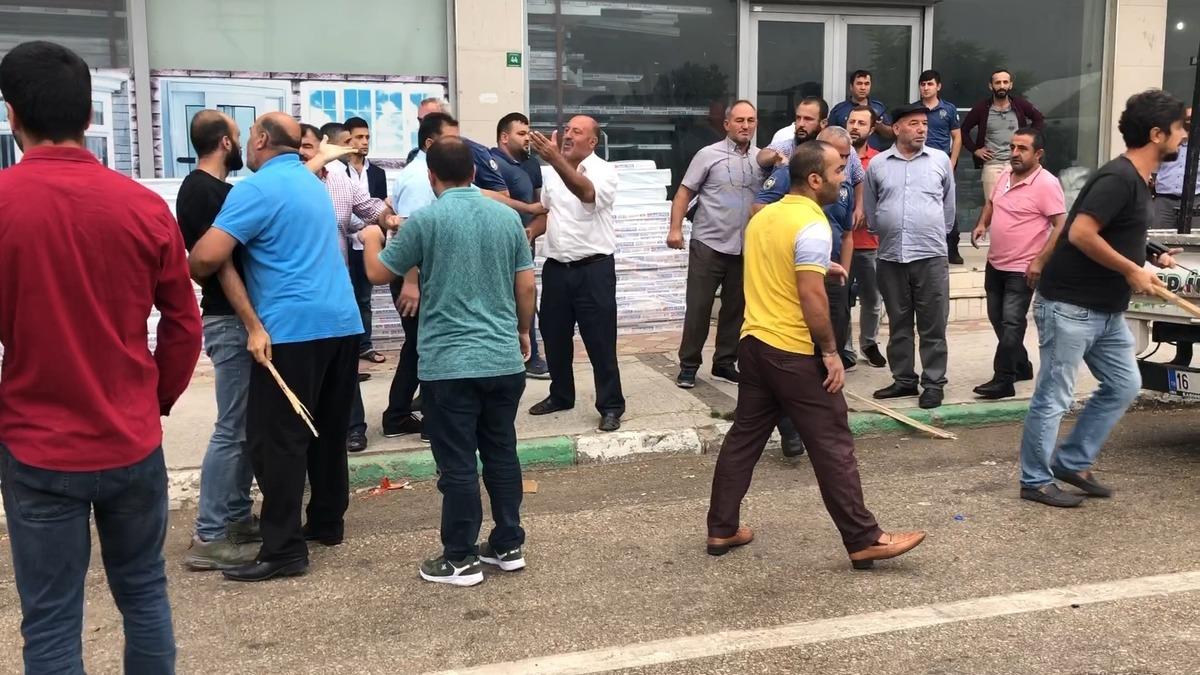 Sopalarla saldırdılar! Park kavgası karakolda bitti