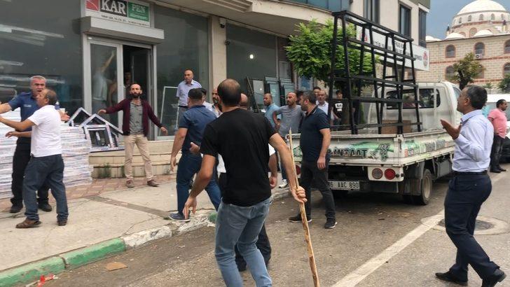 Sopalarla saldırdılar! Park kavgası karakolda bitti G4