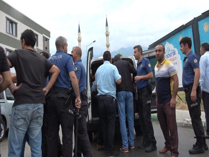 Sopalarla saldırdılar! Park kavgası karakolda bitti G5