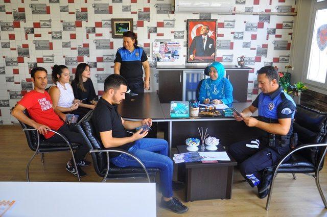 Mersin polisinden vatandaşlara ’güvenli yaşam rehberi’