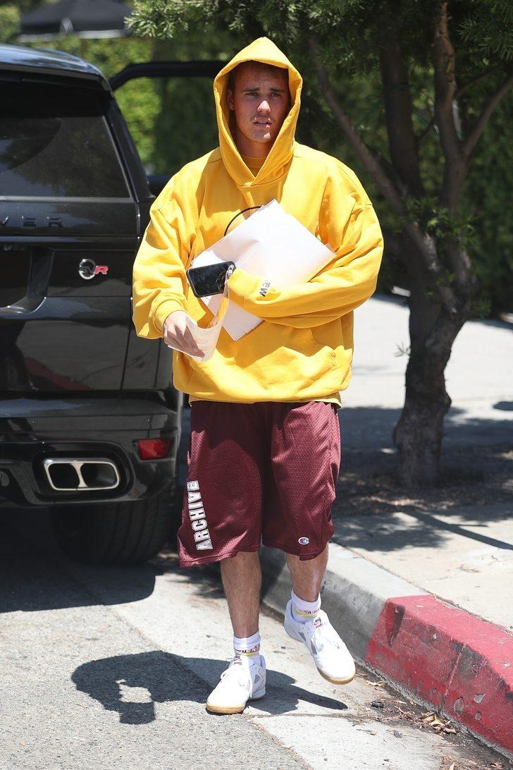 Justin Bieber'ın yüzünü sivilce bastı G5