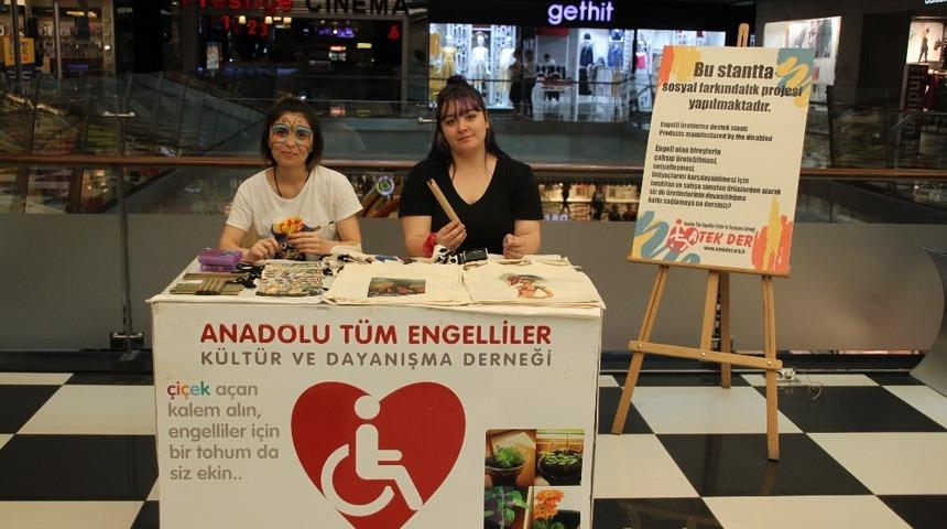 Esas 67 Burda AVM’de engellilere yönelik farkındalık standı açtılar