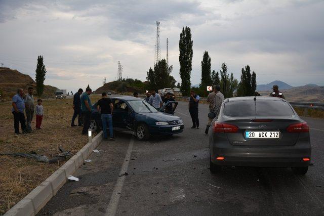 Sıkıştığı araçtan güçlükle çıkartıldı