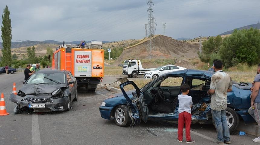 Sıkıştığı araçtan güçlükle çıkartıldı