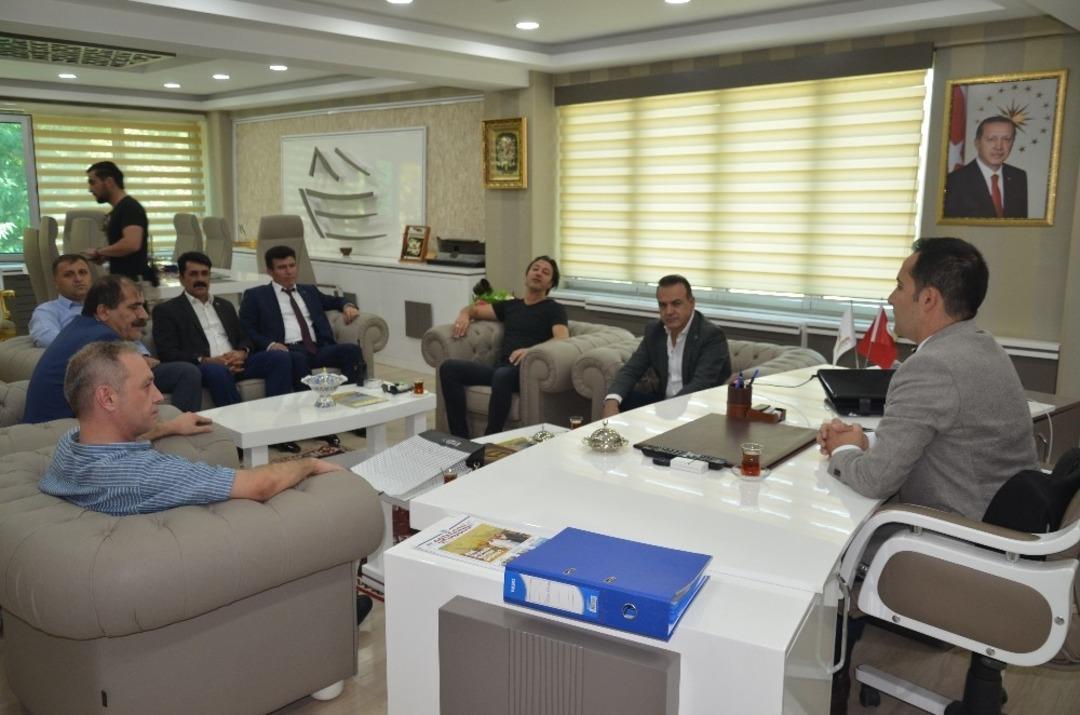 Uludere Kaymakamı Yakınoğlu&rsquo;na vatandaşlardan h&uuml;z&uuml;nl&uuml; veda