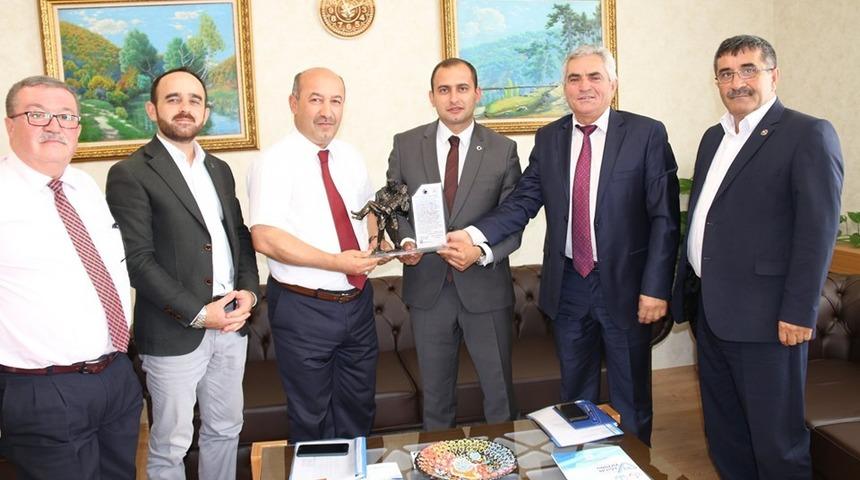 Dumlupınar heyetinden M&uuml;d&uuml;r Başyiğit&rsquo;e &lsquo;hayırlı olsun&rsquo; ziyareti