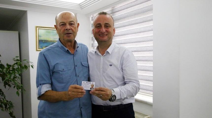 Başkan Ayhan&rsquo;dan şehrin g&ouml;n&uuml;ll&uuml;lerine &ldquo;G&ouml;n&uuml;ll&uuml; Kartı&rdquo;