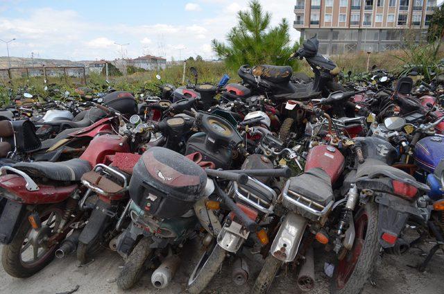 Yediemin otoparkındaki araçlar inek küpesiyle numaralandırıldı