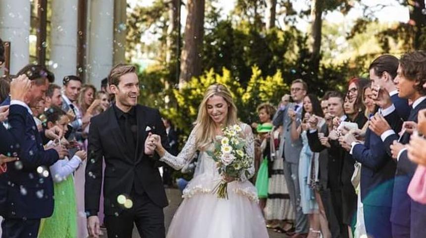 Dünyanın en ünlü YouTuber'ı evlendi!