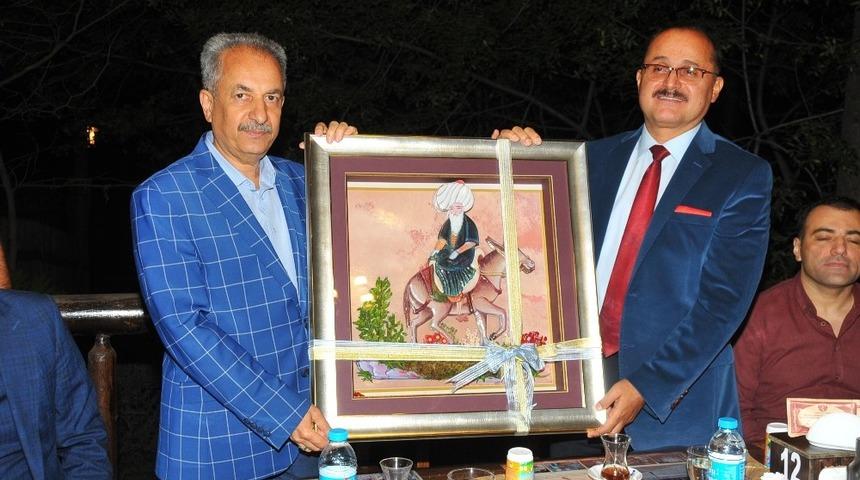 Başkan Akkaya&rsquo;dan Kaymakam T&uuml;rk&rsquo;e veda yemeği