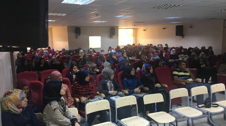 &Uuml;cretsiz kurs alan &ouml;ğrenciler &uuml;niversiteyi kazandı