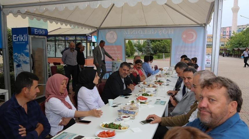 Rekt&ouml;r Polat, KB&Uuml;&rsquo;n&uuml;n yeni &ouml;ğrencileri ve aileleriyle buluştu