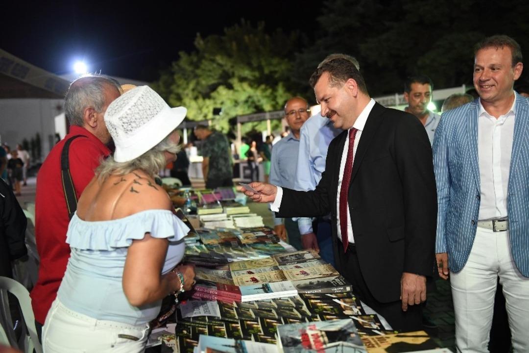 Y&uuml;cel Yılmaz:"Hizmetin siyaseti olmaz"