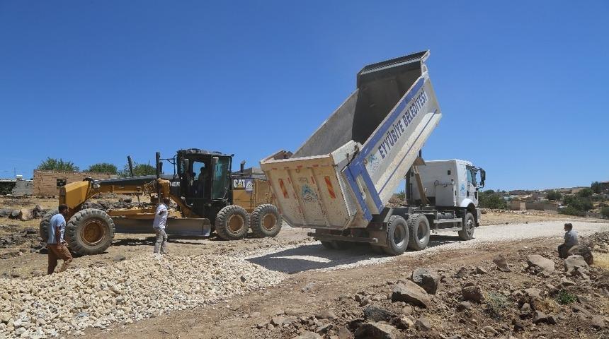 Eyy&uuml;biye&rsquo;de yol yapım &ccedil;alışmaları s&uuml;r&uuml;yor