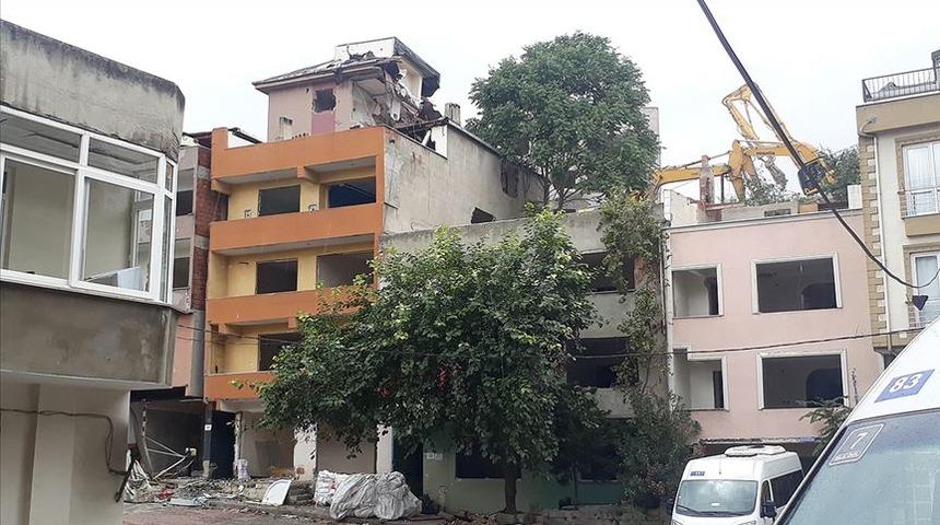 Kağıthane'deki riskli binaların yıkımı sürüyor