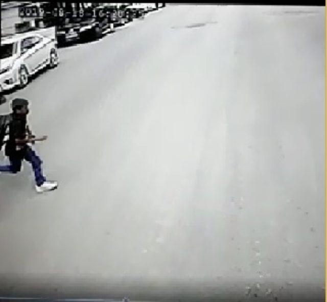 Yiğit Emir in &ouml;ld&uuml;ğ&uuml; kaza anı kamerada 1