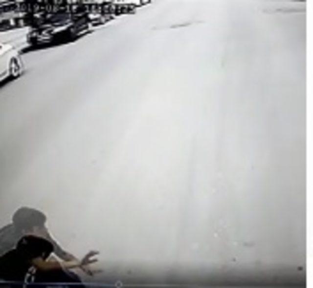 Yiğit Emir in &ouml;ld&uuml;ğ&uuml; kaza anı kamerada 3