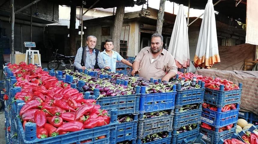 Kilis&rsquo;te kurutmalık patlıcanlar ile biberler piyasada