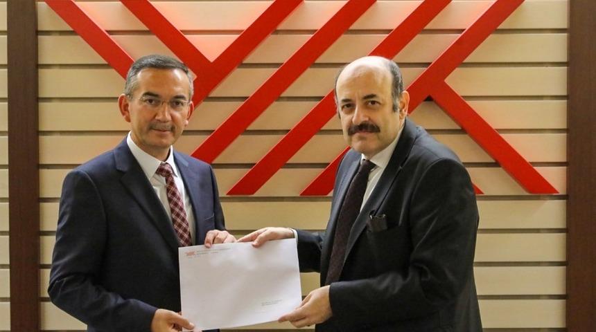 Y&Ouml;K Başkanı Sara&ccedil;, OD&Uuml; Rekt&ouml;r&uuml; Akdoğan&rsquo;a atama belgesini takdim etti