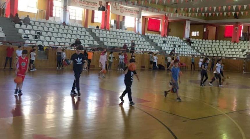 Sivas&rsquo;ta basketbol yaz okulu s&uuml;r&uuml;yor