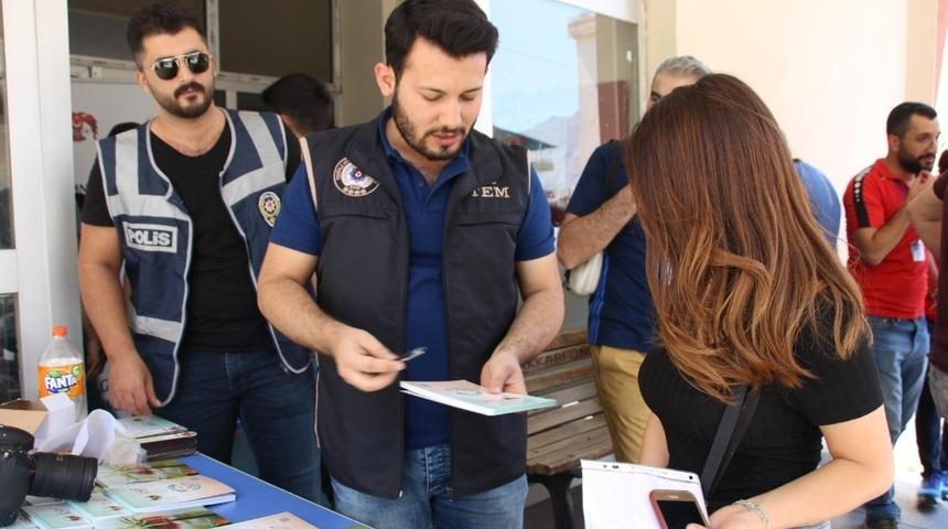 Hakkari’de öğrenciler terör konusunda bilgilendirildi