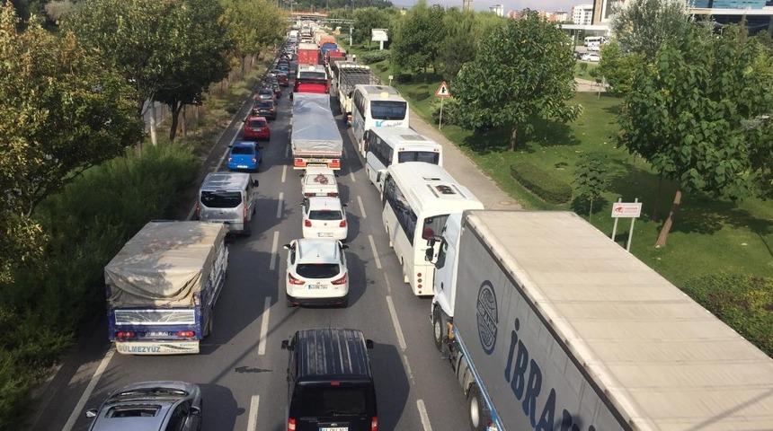 Eskişehir&rsquo;deki zincirleme trafik kazası trafiği kilitledi