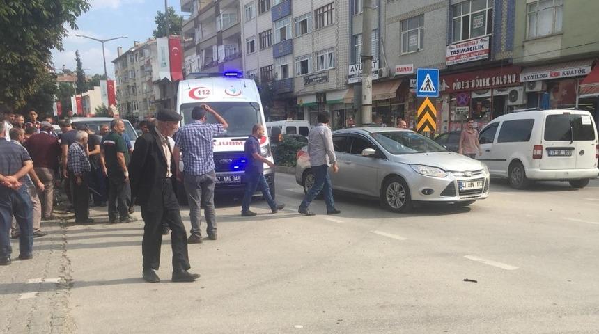 Otomobilin &ccedil;arptığı bisikletli &ccedil;ocuk yaralandı