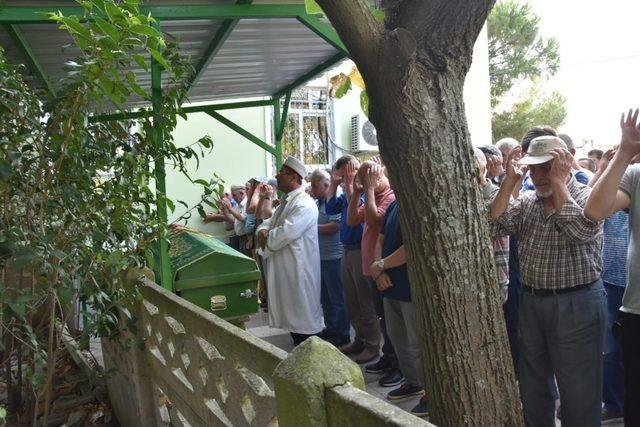 &Uuml;vey torunu tarafından &ouml;ld&uuml;r&uuml;len yaşlı adam defnedildi 1