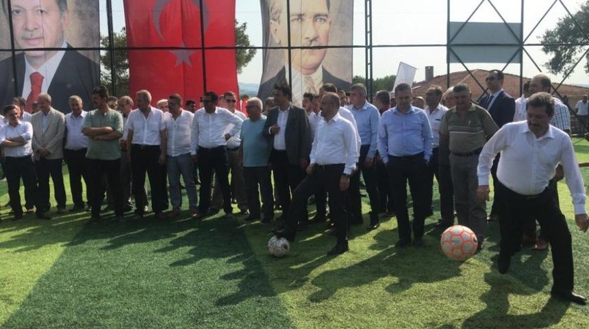 Etili K&ouml;y&uuml;ne 400 &ouml;ğrencinin faydalanabileceği halı saha kazandırıldı